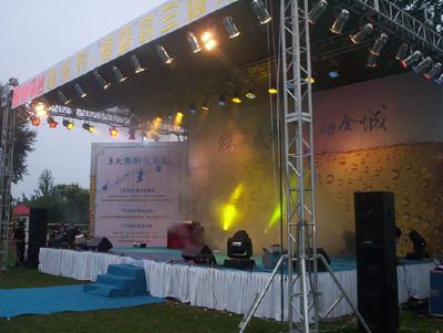 北京豐臺(tái)舞臺(tái)設(shè)備一站式解決方案 燈光音響、背景投影儀租賃與演藝吧設(shè)備租售